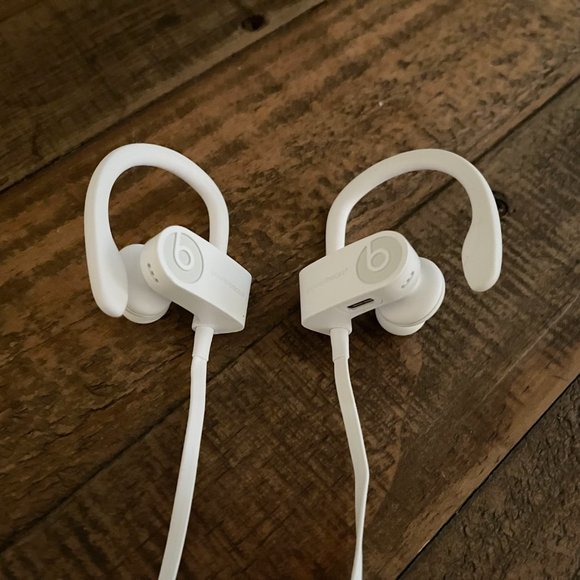 Powerbeats3 Wireless In-Ear Headphones - Picture 3 of 7